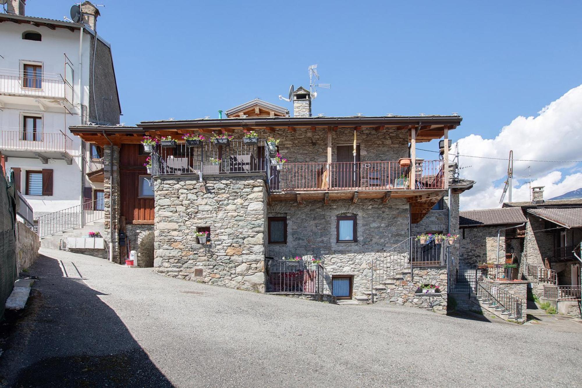 Maison Bebe Terre Blanche Aosta Exterior photo